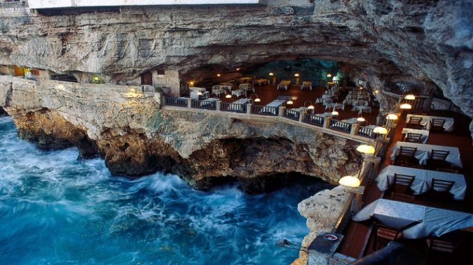 Grotta Palazzese, um charmoso restaurante dentro da caverna