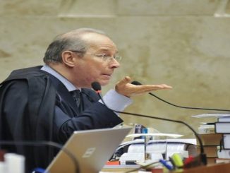 Celso de Mello rejeita pedido da defesa de Lula para manter candidatura