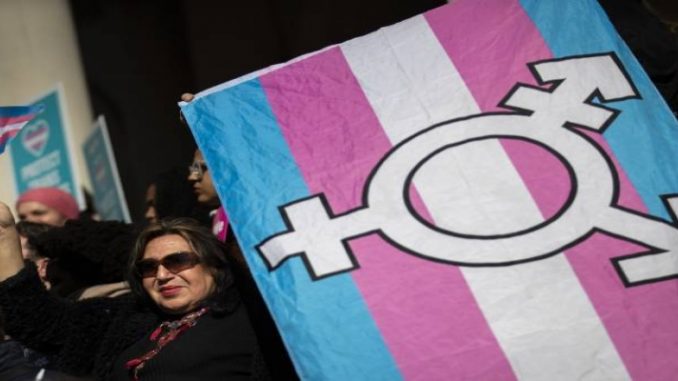 Em 1º ato, movimento trans protesta na Croácia contra discriminação 