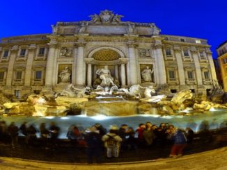 Fontana di Trevi: Roma encerra disputa milionária com Igreja Católica pelas moedas jogadas por turistas na fonte