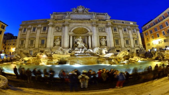 Fontana di Trevi: Roma encerra disputa milionária com Igreja Católica pelas moedas jogadas por turistas na fonte 