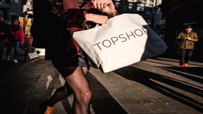 Os consumistas que aceitam o desafio de ficar um ano sem compras 