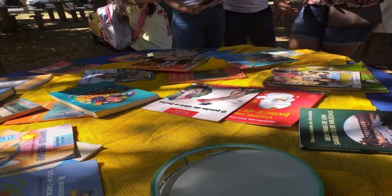 Ação em Campos também teve trocas de livros na manhã deste sábado (27) — Foto: Alice Sousa/Inter TV