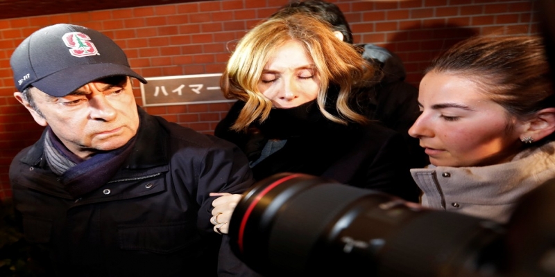 Carlos Ghosn, acompanhado de sua esposa, Carole Ghosn, em foto do dia 8 de março, dias após deixar a prisão pela 1ª vez — Foto: Issei Kato/Reuters