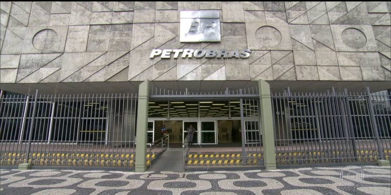 Decisão de Bolsonaro sobre preços da Petrobras desvaloriza ações
