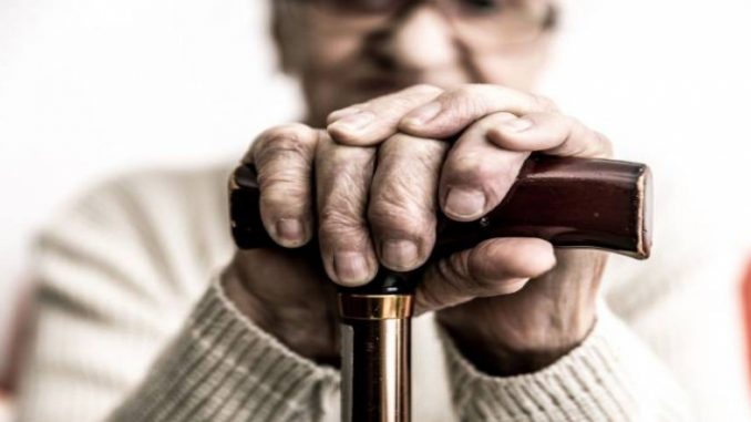 Governo define calendário para a suspensão do BPC a idosos e deficientes 