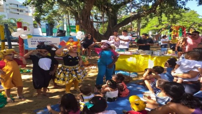 Mês do livro infantil tem ação em praça de Campos, no RJ 