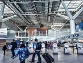 Bolsonaro diz que deve vetar bagagem gratuita em voos nacionais