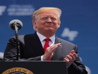 Donald Trump anuncia que vai taxar produtos do México por causa da imigração ilegal