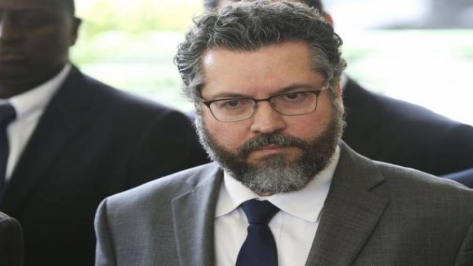 Novo presidente da Apex assume e demite diretores ligados a Ernesto Araújo 