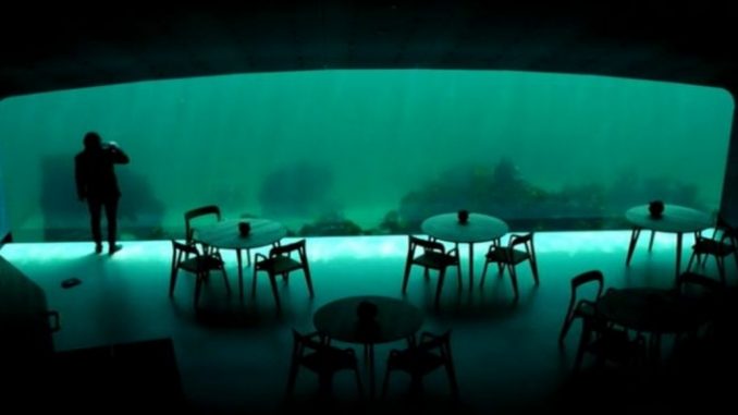 O impressionante restaurante submerso nas águas geladas da Noruega 