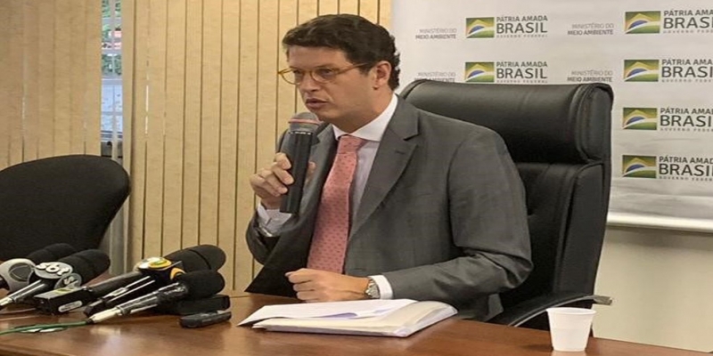O ministro do Meio Ambiente, Ricardo Salles, ao anunciar indícios de irregularidades na gestão de recursos do Fundo Amazônia — Foto: Patrícia Figueiredo/G1
