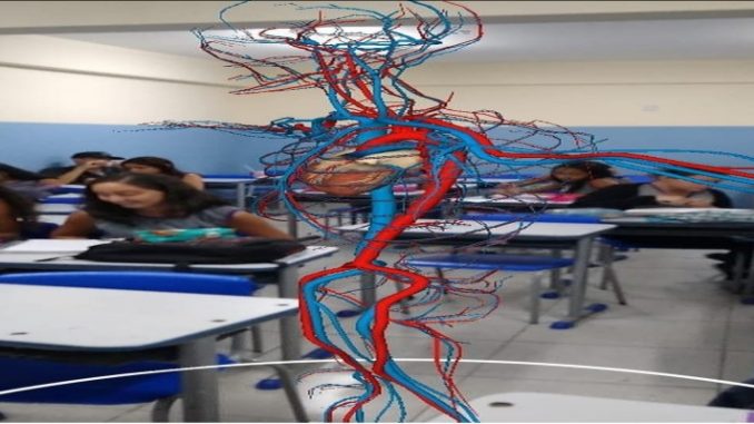Professora de Biologia do RJ utiliza realidade virtual para explicar funções do corpo humano 