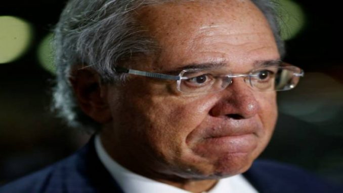 Sem crédito, pagamento do Bolsa Família para em setembro, diz Guedes 