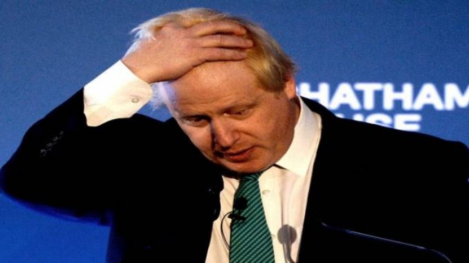 Boris Johnson evita perguntas sobre visita da polícia à sua casa 