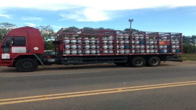 Caminhão é apreendido no Norte Fluminense por transportar botijões de gás sem licença do Inea 