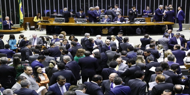 Deputados e senadores reunidos no plenário do Congresso durante a sessão conjunta desta terça feira (11) — Foto: Luis Macedo/Câmara dos Deputados
