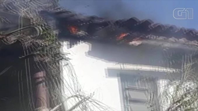 Incêndio atinge casa abandonada em Miracema, no RJ 