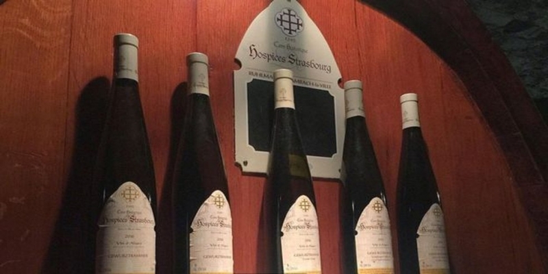 Pacientes do hospital recebiam taças de vinho como tratamento para doenças até apenas algumas décadas atrás — Foto: Melissa Banigan/BBC