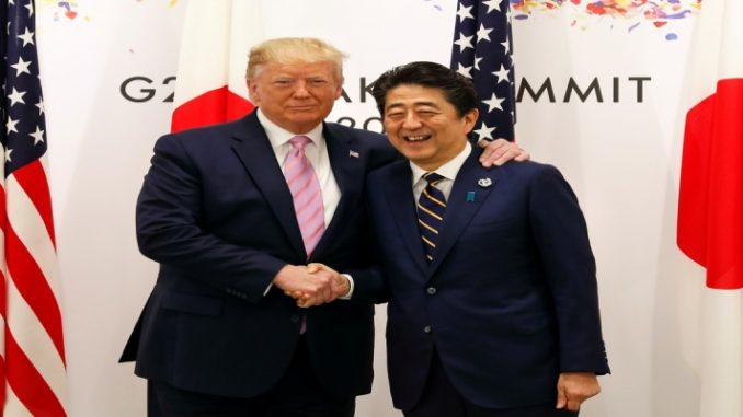 Trump diz que vai discutir relação comercial com primeiro ministro do Japão durante o G20 