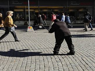 Em cidade da Suécia, é preciso tirar licença para pedir esmola nas ruas