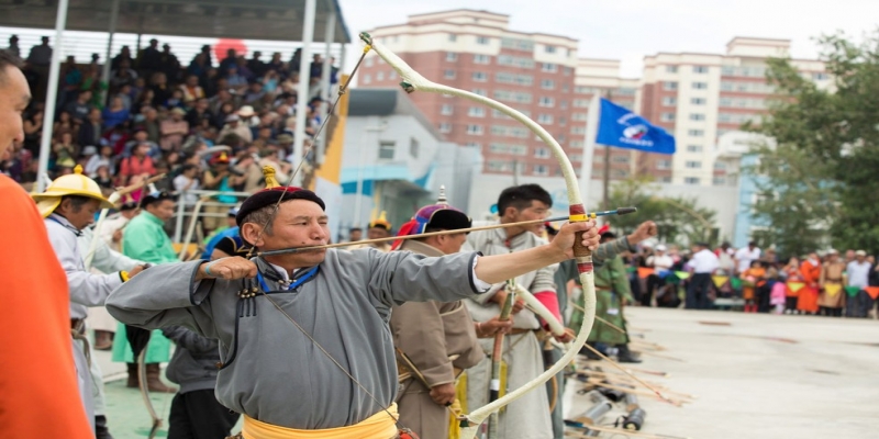 Naadam Festival: competição de arco e flecha no tradicional evento da Mongólia. — Foto: Divulgação/Naadamfestival.com