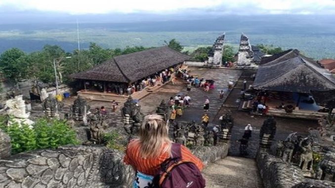 'Portão do Céu', em Bali, atrai turistas em busca de fotos falsas; entenda a estratégia dos guias locais 