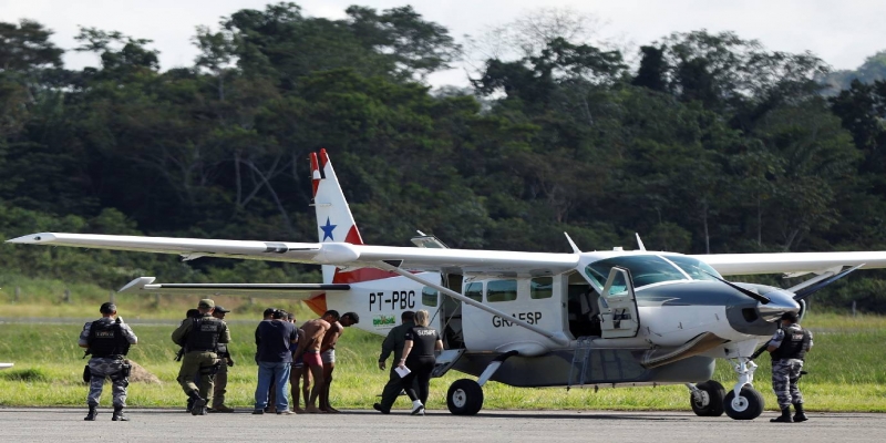 Presos são transferidos de Altamira, no Pará, após o massacre que deixou 58 mortos