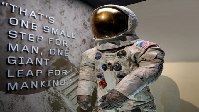 Traje usado por Neil Armstrong na Apollo 11 volta a ser exibido em museu 