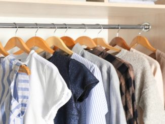 Guarda roupa organizado: confira dicas simples e fáceis