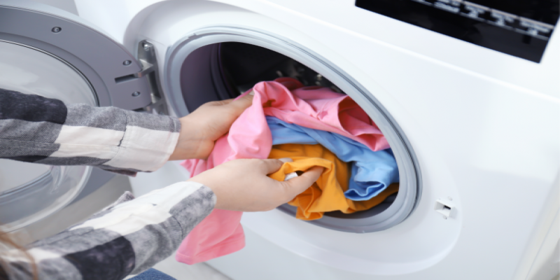 Enquanto lava a roupa, condômino pode curtir um momento de lazer e interagir com outros moradores     
