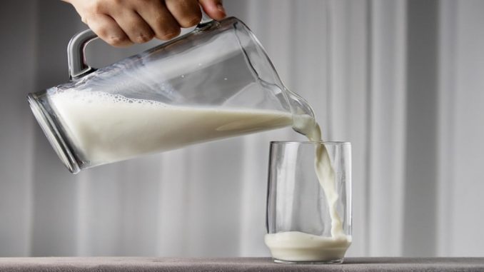 Encarecimento do leite se concretiza e sobe 22% em julho, valor é a maior influência na alta do IPCA 15 