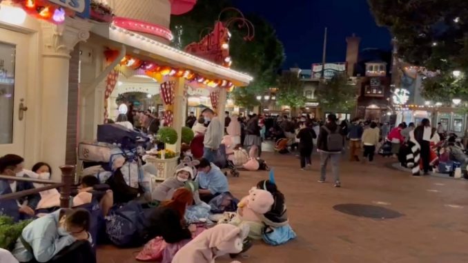 Parque da Disney na China é fechado com turistas dentro; só pode sair quem der negativo para Covid 