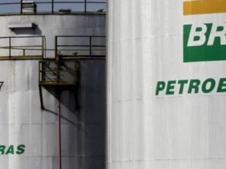 Petrobras destoa do pregão e perde R$ 34 bilhões em valor de mercado nesta segunda, com a vitória de Lula