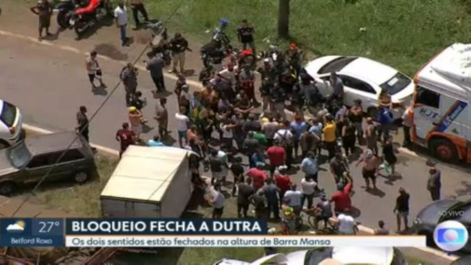 RJ tem pontos de bloqueio contra resultado das urnas após derrota de Bolsonaro 