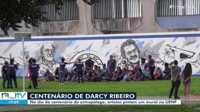 Uenf ganha painel em grafite que celebra centenário de Darcy Ribeiro, idealizador da universidade em Campos 