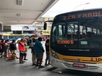 Grande movimento na rodoviária em Campos aumenta frota de ônibus em direção às praias da região