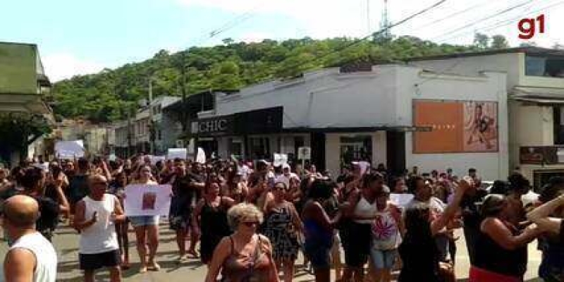 Manifestação após morte de jovem atropelada por prefeito de Tombos
