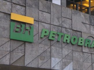 Petrobras segue orientação do governo e concede aumento menor para executivos; presidente da estatal irá receber R$ 127 mil