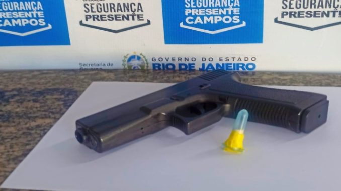 Homem é preso com simulacro de pistola no Centro de Campos, no RJ 