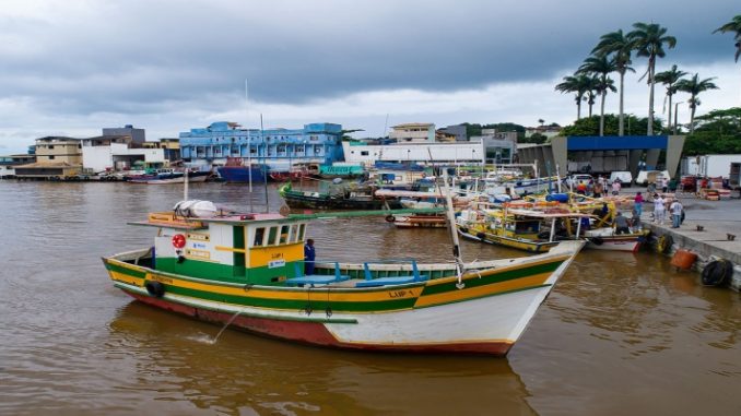 Barco de socorro começa a operar 24h na costa de Macaé, no RJ 