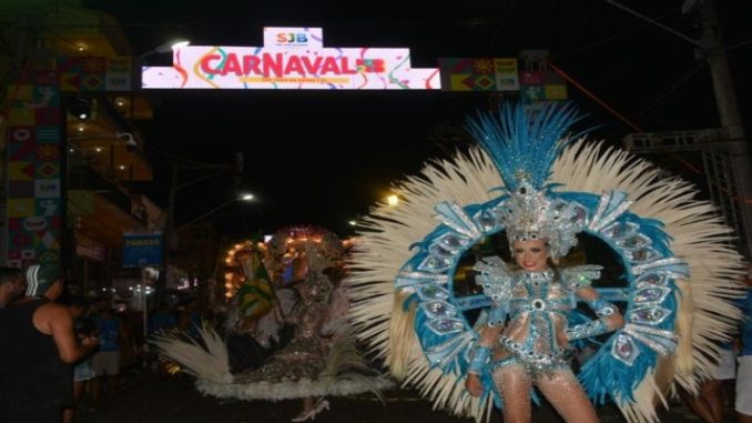Escolas de samba de São João da Barra recebem reajuste e parcela antecipada para o Carnaval 2024 