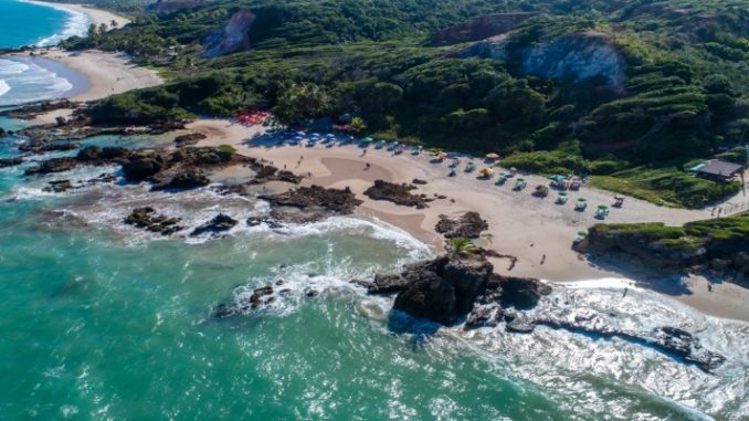 Onde ficam as oito praias oficiais de nudismo no Brasil 