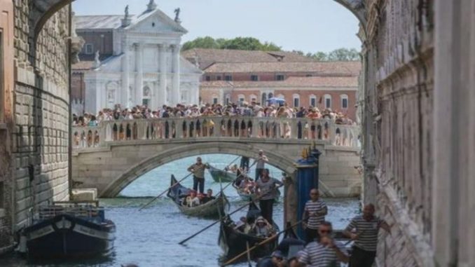 Por que Veneza vai proibir grandes grupos de turistas e caixas de som 