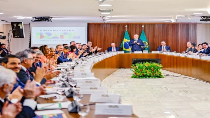 Governo eleva em até 42% valores de diárias para ministros em viagens a trabalho no Brasil 