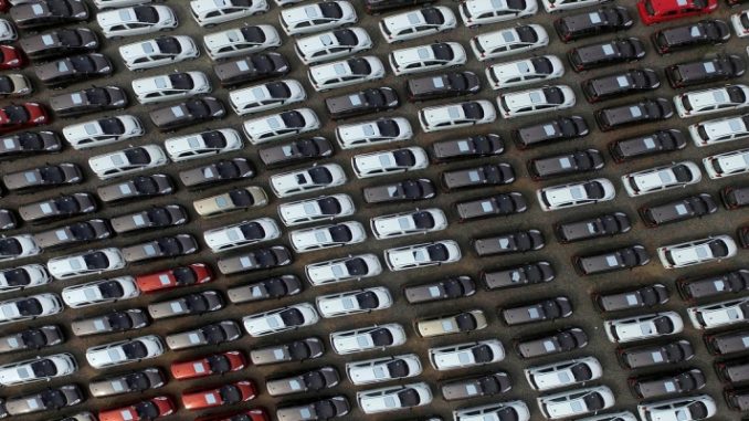Juros mais baixos e alta de emplacamentos: vai ficar mais fácil comprar um carro zero em 2024? 