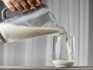 Preço do leite deve subir no campo após enchentes no RS, diz Cepea