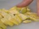 Aprenda a fazer bolo de banana aproveitando a casca da fruta